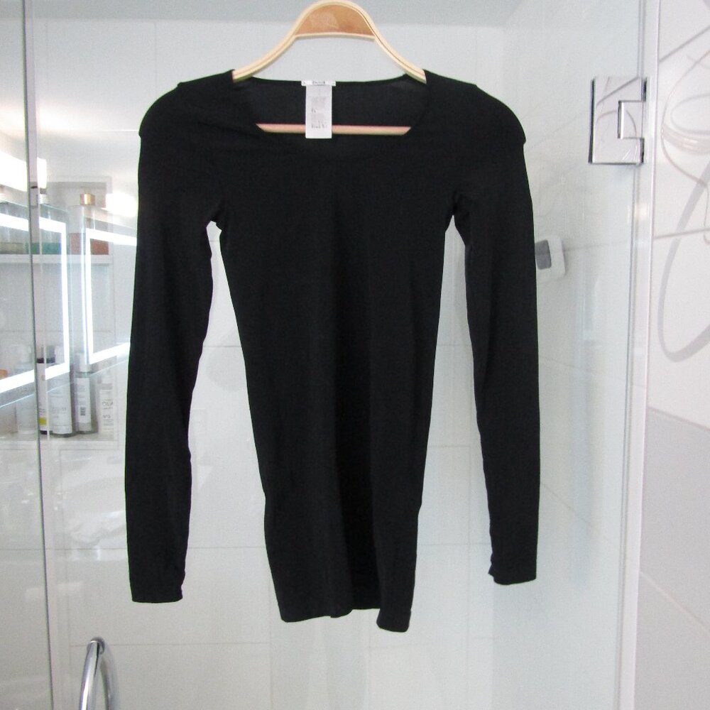 WOLFORD Black Lt Weight Stretchy Scoop Neck T Shirt Top---Sz M/Medium--Pre-Owned